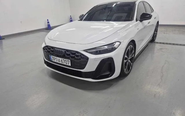 액티언스포츠 중고차 A5 (B10) 40 TFSI 콰트로 S-라인 블랙 에디션 매물 사진 5 - 2026/01 3,908km